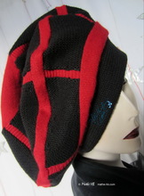 Winter Mütze, rot und schwarz, gerecycelte Strickware Woll, Unisex Hut