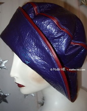 eccentric retro style rain hat M, red and purple 