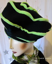 Mütze, apfelgrün Spirale und schwarz, verfilzte Wolle