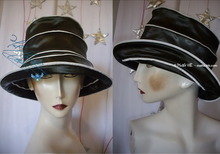 chapeau de pluie noir et blanc, retro elegant, tissui huilé 